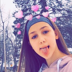 Meet your Posher, Alexis